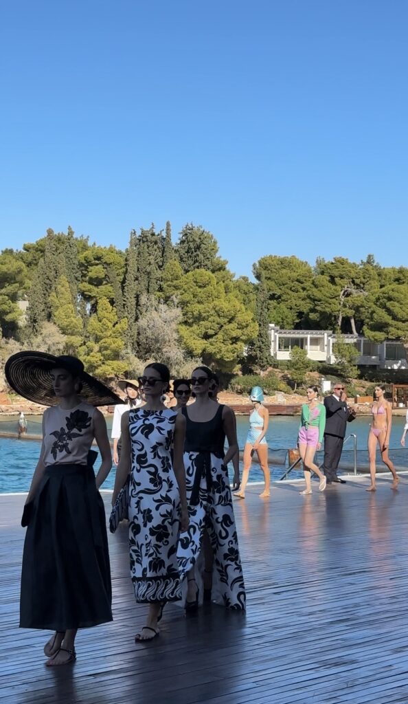 επίδειξη, Βασίλης Ζούλιας, συλλογή, ασπρόμαυρο, λουλουδια, epideiksi, Vasilis Zoulias, sillogi, black and white, floral, athens fashion week, εβδομάδα μόδας της Αθήνας
