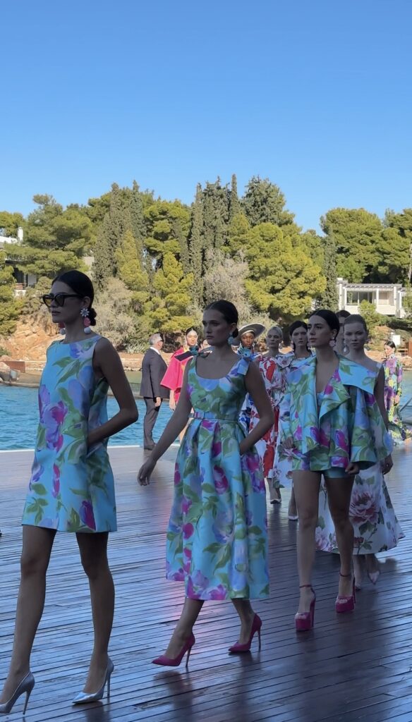 επίδειξη, Βασίλης Ζούλιας, συλλογή, φορέματα, μίνι, μίντι, epideiksi, Vasilis Zoulias, sillogi, foremata, mini, midi, athens fashion week, εβδομάδα μόδας της Αθήνας