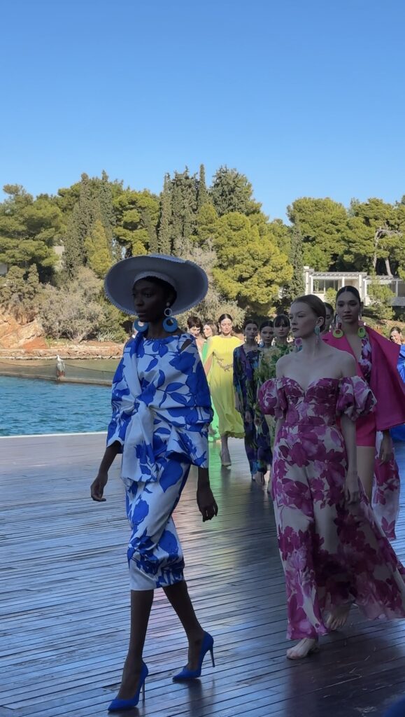 επίδειξη, Βασίλης Ζούλιας, συλλογή, ταγιέρ, λουλούδια, epideiksi, Vasilis Zoulias, sillogi, tagier, floral, athens fashion week, εβδομάδα μόδας της Αθήνας