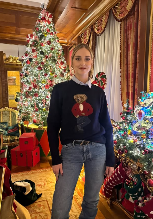 Ralph Lauren, Chiara Ferragni, layering, shirt with knit top, denim, poukamiso me poulover