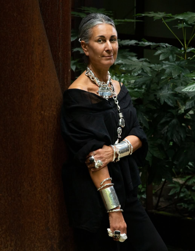 casual outfit, statement jewelry, statement kosmimata, apli vasi me kosmimata, Chiara Voliani